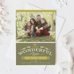 Cartão Postal De Festividades Foto de Natal do Ano Mais Maravilhosa<br><div class="desc">É a época mais maravilhosa do ano! Mande seus cartões de natal para seus entes queridos com este cartão postal de Natal inspirado em vintage. Apresenta tipografia vintage e sotaques festivos. Personalize adicionando seus detalhes. Itens correspondentes estão disponíveis.</div>