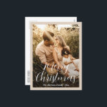 Cartão Postal De Festividades Foto de Script Elegante no Natal Moderno<br><div class="desc">Cartão postal de Natal com fotos modernas, com um design simples e mínimo com "Feliz Natal" numa tipografia elegante sobre a sua imagem favorita rodeada por uma borda bege claro-netural. A frente tem uma camada de gradiente para ajudar o texto a se destacar, que pode ser removido na ferramenta de...</div>