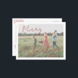 Cartão Postal De Festividades Foto de Script Russo no Natal Moderno<br><div class="desc">Cartaz de Natal com fotos modernas, com um design simples e mínimo com "Feliz Natal" em um roteiro elegante e vermelho rústico sobre sua foto favorita junto com seu nome de família. O modelo inclui uma camada branca para ajudar o texto a se destacar sobre sua foto e pode ser...</div>