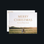 Cartão Postal De Festividades Foto de Tipografia Simples em Negrito Natal Modern<br><div class="desc">Cartaz de Natal moderno e minimalista com um design simples e mínimo com "Feliz Natal" em tipografia ousada juntamente com o seu nome de família em um roteiro elegante sobre a sua foto de paisagem favorita. O modelo inclui uma camada de gradiente de forma a garantir que o texto seja...</div>