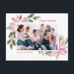 Cartão Postal De Festividades Foto do Quadro de Poinsettia Cor-de-Água Rosa<br><div class="desc">Feliz Férias! Envie cartões de natal para a família e amigos com este cartão postal de feriado botânico personalizável. Apresenta a ilustração aquosa das poinsettias,  bagas,  algodão e colas cor-de-rosa. Personalize adicionando fotos e seus próprios textos. Este cartão-postal cor-de-rosa para férias é disponibilizado numa variedade de estoques de cartão.</div>