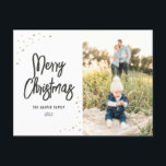 Cartão Postal De Festividades Foto do script de neve Dourada e preta<br><div class="desc">Faça uma declaração de na moda nesta temporada de festas com este cartão postal de feriado festivo e divertido. A frente apresenta fontes modernas que são completamente personalizáveis com pontos de neve espalhados por cinzas. Preencha a parte traseira com seu endereço de devolução, endereço do destinatário e sua própria mensagem...</div>