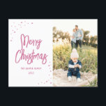 Cartão Postal De Festividades Foto do Script de Neve Rosa Quente<br><div class="desc">Faça uma declaração de na moda nesta temporada de festas com este cartão postal de feriado festivo e divertido. A frente apresenta fontes modernas que são completamente personalizáveis com pontos de neve espalhados por cinzas. Preencha a parte traseira com seu endereço de devolução, endereço do destinatário e sua própria mensagem...</div>