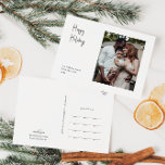 Cartão Postal De Festividades Foto do Solteiro de Feriados Felizes do Script Mod<br><div class="desc">Este moderno roteiro feliz, solteiro de feriados, é perfeito para o seu chique minimalista, cartões de natal preto e branco. A caligrafia manuscrita branca é delicada e rústica enquanto permanece elegante e elegante. A design reflete um simples dia de inverno todo-branco e evoca memórias de uma vida mais simplista. Você...</div>