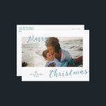 Cartão Postal De Festividades Foto mínima do Natal moderno<br><div class="desc">Cartaz de Natal moderno com um design simples e mínimo com "Feliz Natal" em uma divertida tisa tipografia do roteiro azul aqua que sobrepõe ligeiramente sua foto favorita do cenário.</div>
