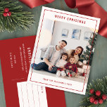 Cartão Postal De Festividades Foto Simples Moderna da Família de Natal Feliz<br><div class="desc">Celebre a temporada com um Cartão-postal de Férias da Família Simples e Feliz Natal. Apresentando a sua querida foto de família com um esquema clássico de cor vermelha e branca, este cartão postal é na moda e festivo. O design limpo enfatiza o calor e a alegria das férias, oferecendo a...</div>