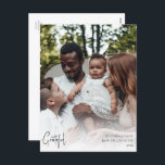 Cartão Postal De Festividades Foto vertical do Cheio Grateful Script Moderno<br><div class="desc">Este moderno roteiro agradecido pelo cheio de cartões postais verticais fotográficos é perfeito para o seu cartões de natal branco e preto-boho minimalista. A caligrafia manuscrita branca é delicada e rústica enquanto permanece elegante e elegante. A design reflete um simples dia de inverno todo-branco e evoca memórias de uma vida...</div>
