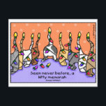 Cartão Postal De Festividades Gatinho Menorah, Felizes Feriados!<br><div class="desc">"Nunca vi antes,  uma menorah gatinho." Parece: "Nunca vi antes,  gatinho menor." Este cartão de gato fofo celebra hanukkah e as férias de uma forma original! Feliz Feriados!</div>