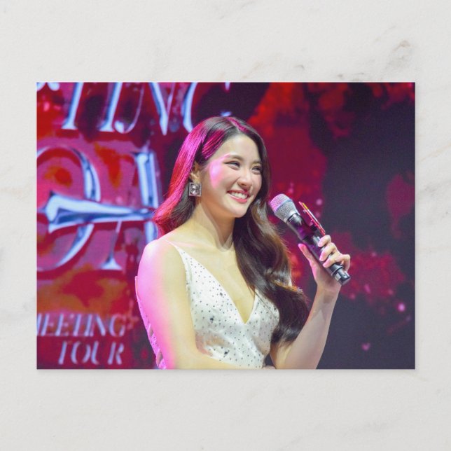 Cartão Postal De Festividades Ginny Natnicha Pratipnatsiri  (Frente)