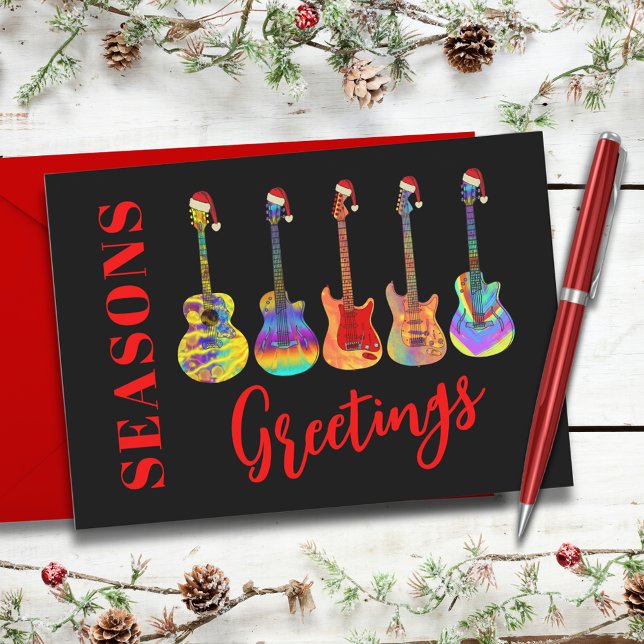 Cartão Postal De Festividades Guitarras Personalizadas com Chapéus de Papai Noel (Cool colorful Christmas guitars wearing Santa hats seasons greetings postcard black and red)