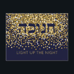 Cartão Postal De Festividades Hanukkah acende a luz Dourada da noite<br><div class="desc">Este elegante Cartão de Posto Hanukkah acenderá as noites deste Chanukah e fará com que Amigos e Famílias sorrirem. A Dourada falha no marinho é o pano de fundo perfeito para esta mensagem festiva de Chanucá. Inclui a palavra hebraica "CHANUKAH". Faça deste cartão seu próprio com sua mensagem pessoal. Precisa...</div>