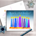 Cartão Postal De Festividades Hanukkah Boho Candles Turquoise Peace Love Light<br><div class="desc">"Paz, amor e luz." Uma ilustração lúdica, moderna e artística das velas de padrão de feto em uma menorah ajuda você a lançar no feriado de Chanucá. Velas azuis cortadas com padrões de folha de alumínio coloridos cobrem um gradiente de turquesa a fundo branco. No verso, digite sua cópia pessoal...</div>
