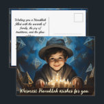 Cartão Postal De Festividades 🕎 Happy Hanukkah, texto personalizado<br><div class="desc">Nesta ilustração emocionante de Chanucá, uma cena alegre se desdobra contra um fundo azul vibrante adornado com decorações tradicionais ao estilo judeu. O foco central é um jovem judeu, seu rosto iluminado pela luz tremenda de um conjunto de pequenas velas, evocando a magia do feriado. O brilho das velas e...</div>