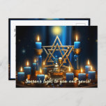 Cartão Postal De Festividades 🕎 Happy Hanukkah, texto personalizado<br><div class="desc">Nesta ilustração encantadora de Chanucá, uma celebração radiante se desdobra com uma magnífica Estrela ouro de David como peça central. A estrela exumenta uma elegância eterno, lançando um brilho quente e convidativo contra um pano de fundo enfeitado com uma série de velas azuis acesas. As tons de azul e amarelo...</div>