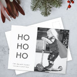 Cartão Postal De Festividades Ho Ho Ho | Imagem de Natal simples e limpa minimal<br><div class="desc">Cartaz fotográfico simples, na moda, "Ho Ho Ho", em preto e branco monocromático, com uma tipografia moderna minimalista, em branco, que pode ser facilmente personalizada com a sua própria saudação, nome de família e ano para uma estação festiva moderna! A carta mostra um exemplo de imagem de um adorável menino...</div>
