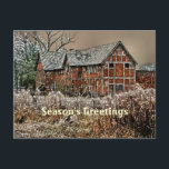 CARTÃO POSTAL DE FESTIVIDADES INGLATERRA VELHA REINO UNIDO<br><div class="desc">Um design artístico de uma construção velha bonita de Tudor com a casa vazia na parte dianteira e no stabling em um pátio na parte traseira,  em um muito frio,  em uma geada e em uma noite coberto de neve.</div>