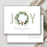 Cartão Postal De Festividades Joy Blush Green Christmas Wreath Watercolor<br><div class="desc">Se precisar de mais alguma personalização,  por favor,  sinta-se à vontade para me enviar uma mensagem em yellowfebstudio@gmail.com.</div>