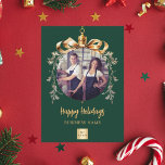 Cartão Postal De Festividades Logotipo de foto de negócios de ouro verde de Nata<br><div class="desc">Cartões de Natal Personalizados para Empresas Comemoram a temporada com nossos sofisticados cartões de Natal verdes, projetados especialmente para empresas. Personalize com a foto e o logotipo da sua empresa, enquadrados em uma árvore de Natal ouro bauble para uma aparência festiva e profissional. Adicione o nome da sua empresa e...</div>