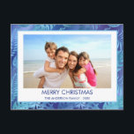 CARTÃO POSTAL DE FESTIVIDADES MERRY CHRISTMAS HAWAIIAN TROPICAL BLUE FOTO<br><div class="desc">Folha Azul incandescente Folha Feliz Natal Feliz Cartão de Férias de Natal da Família Palm Tropical Havaiana. A foto e o nome da família podem ser substituídos nesta simples praia ou férias costeiras Cartão com fotos da família de Natal.</div>