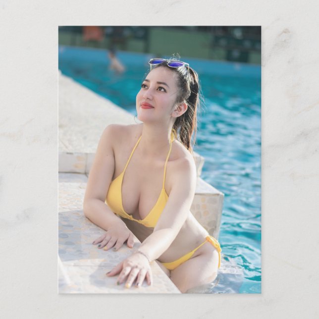Cartão Postal De Festividades Model In Yellow Bikini (Frente)