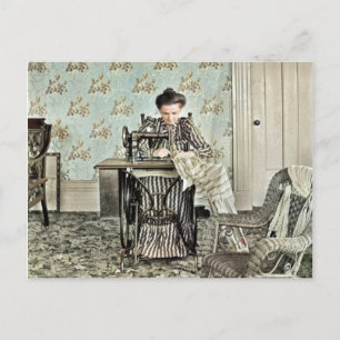 Cartão Postal De Festividades Mulher de 1890 em máquina de costura Foto pintada