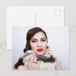 Cartão Postal De Festividades Mulher retrô linda