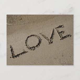 Cartão Postal De Festividades Namorados com amor escrito na areia