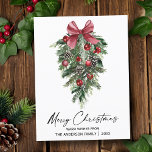 Cartão Postal De Festividades Natal de Tinta de Caligrafia Elegante<br><div class="desc">Manuscrito de serra aquosa para caligrafia moderna Elegante Pinheiros de aquarela Verde de inverno com Enfeites de natal de Arco Borgonha Vermelha Burgundy,  Pine Cones e Holly Berries Cartão-postal de Natal Merry</div>