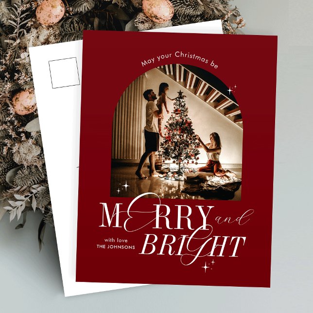 Cartão Postal De Festividades Natal do Script Elegante Vermelho feliz e Brilho (Elegant Merry & Bright postcard design, perfect to send out photo christmas cards to loved ones)