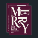 Cartão Postal De Festividades Natal moderno e simples e feliz<br><div class="desc">O moderno e mínimo tradicional retrô tradicional da tipografia gráfica de burgundy feliz cartão de Natal. Parte de uma coleção de feriados divertida.</div>