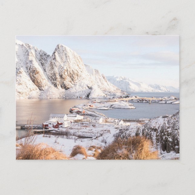 Cartão Postal De Festividades Natal na casa russa da aldeia nevando (Frente)