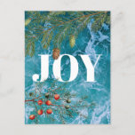 Cartão Postal De Festividades Natal Summer Ocean Beach Joy Xmas<br><div class="desc">Cruzando ondas azuis profundas no fundo com coníferas e bagas de Natal moldando a palavra "JOY". Um belo Natal temia design litorâneo ideal para o Natal no Verão ou para as celebrações do Natal litorâneo.</div>