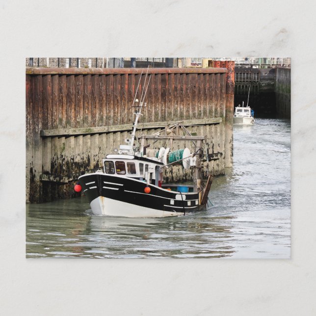 Cartão Postal De Festividades Navio de pesca no Le Tréport, em França (Frente)