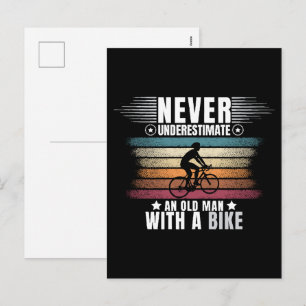 Cartão Postal De Festividades Nunca Subestime um Homem Velho numa Bicicleta