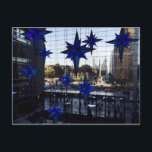 Cartão Postal De Festividades NYC Columbus Circle Decorações de Natal em Nova Io<br><div class="desc">Criado de uma fotografia original com decorações azuis de estrelas de férias em exposição no Círculo de Colombo em Nova Iorque,  NYC.</div>