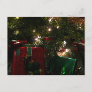 Cartão Postal De Festividades Presentes sob a Árvore de Natal