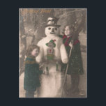 Cartão Postal De Festividades Raparigas de Natal e Snowman Vintage Foto<br><div class="desc">Um charmoso cartão postal de Natal francês de 1910 de duas meninas bonito e adoráveis abraçando-se e posando com seu amigo festivo boneco de neve,  enquanto a neve flutua sobre elas. Com uma elegante inscrição de ouro que deseja um Noel Joyeux.</div>