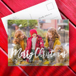 Cartão Postal De Festividades Reuniões Simples Modernas Folha Foto da Família Fo<br><div class="desc">Design é composto por uma simples tipografia cursiva lúdica com estrelas. Adicione o nome da sua família,  o ano e a mensagem personalizada. Disponível aqui: http://www.zazzle.com/store/selectpartysupplies</div>