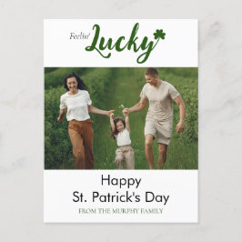 Cartão Postal De Festividades Rua de shamrock com sorte minimalista. Foto do dia