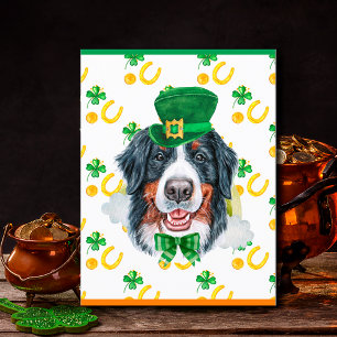 Cartão Postal De Festividades Ruas de Shamrock do Cachorro Bernês. Dia dos Patri