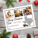 Cartão Postal De Festividades Rustic Felry Christmas da Texas 3 Photo<br><div class="desc">Design do estado russo "Feliz Natal" com um esboço do estado sobreposto com um padrão preto e branco de controlo de búfalos e um caminhão vintage parece vermelho arrastando uma árvore de férias. A legenda editável diz "Feliz Natal Y'all do Texas". Basta adicionar suas três fotos de família, seu nome...</div>