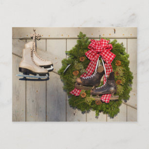 Cartão Postal De Festividades Skates de gelo com coroa de Natal