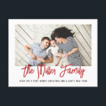 Cartão Postal De Festividades Solteiro de nome da família personalizado Vermelho<br><div class="desc">Espalhe o amor com este cartão com fotos de feriado personalizado sua foto e seu nome de família. A parte traseira tem um ponto para uma mensagem personalizada, um endereço de retorno e um endereço de destinatário. Para personalizar ainda mais, clique em "Editar usando a Ferramenta de Design." Compre cartões...</div>