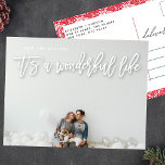 Cartão Postal De Festividades Sombra Branca É um Natal Maravilhoso<br><div class="desc">É um Roteiro de Cartão-postal de Feriados de Vida Maravilhosos,  em letras White Shadow. Estilo de inscrição. Grande design de fotos. Feliz,  design festiva. É uma vida maravilhosa. flores. vermelhas e brancas. quadro floral.</div>