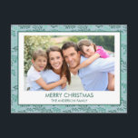 Cartão Postal De Festividades Teal Blue Leaf Patterno Simples Feliz Natal<br><div class="desc">Azul Teal e Padrões de Folha Verde Mint Simples Cartão com fotos Feliz de Natal Feriado. A imagem e o nome da família podem ser substituídos neste simples e elegante Cartões de foto de Natal Pastel Greenery.</div>