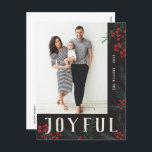 Cartão Postal De Festividades Tipografia Botânica Foto Joyful<br><div class="desc">Cartão Postal. Completamente personalizável de todas as formas possíveis, esta nova coleção de cartões de férias apresenta os nossos frutos de inverno pintados manualmente e trabalho de arte de folhagem. Boas saudações modernas entrelaçadas entre a trabalho de arte faz uma declaração tipográfica caprichosa que se destaca. Esta coleção inclui várias...</div>
