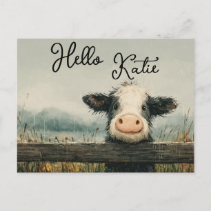Cartão Postal De Festividades Vaca Fofa Espiando por Cima de uma Cerca na Chuva