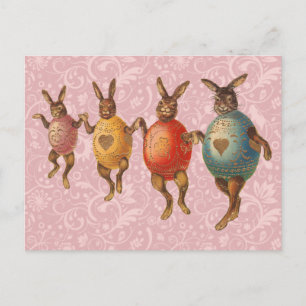 Cartão Postal De Festividades Vintage Easter Bunnies dança com fantasias de ovo