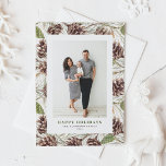 Cartão Postal De Festividades Vintage Watercolor Pine Cones Foto Natal<br><div class="desc">Celebre a temporada com um cartão-postal de Natal personalizável com cones de pínus aquosos. Esta design inspirada na natureza destaca a beleza rústica dos pínus cones pintados à mão, trazendo um toque da natureza para seus cartões de natal. O cartão-postal natalino de aquarela é perfeito para qualquer um que adora...</div>