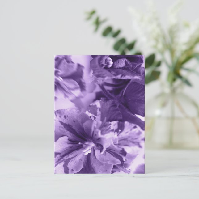 Cartão Postal De Festividades Violetas monocromáticas (Em pé/Frente)